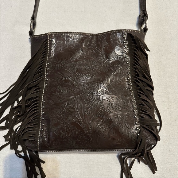 MONTANA WEST TRINITY RANCH TOOLED PEBBLED LEATHER W/SUEDE FRINGE CROSSBODY BAG - Picture 4 of 16